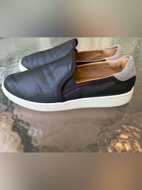 UGG Cas Slip On Sneaker Women's Size 6 Black Leather Preowned